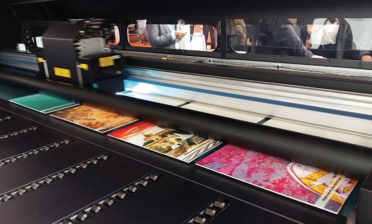 Plaque PVC expansé gris 3 mm, offrant une haute résistance à l'usure et une couleur discrète, parfaite pour des projets de revêtement ou de protection dans des environnements exigeants.