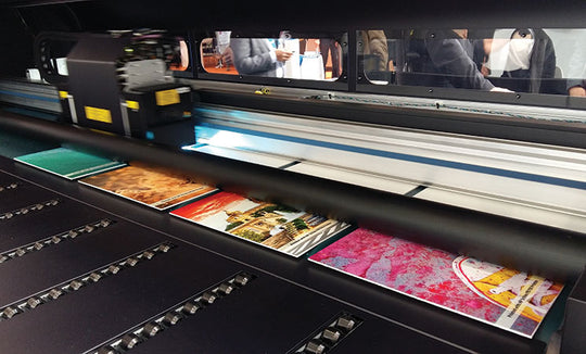 Plaque PVC expansé gris 3 mm, offrant une haute résistance à l'usure et une couleur discrète, parfaite pour des projets de revêtement ou de protection dans des environnements exigeants.