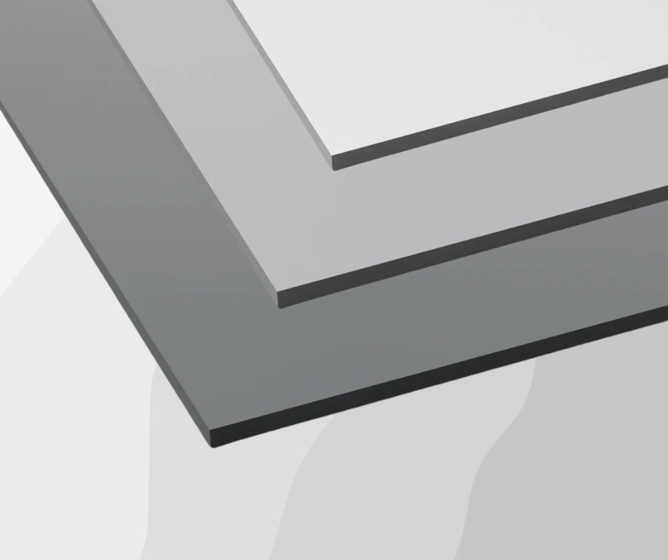 Plaques PVC grises élégantes de 2,5m pour un revêtement mural professionnel et sophistiqué.