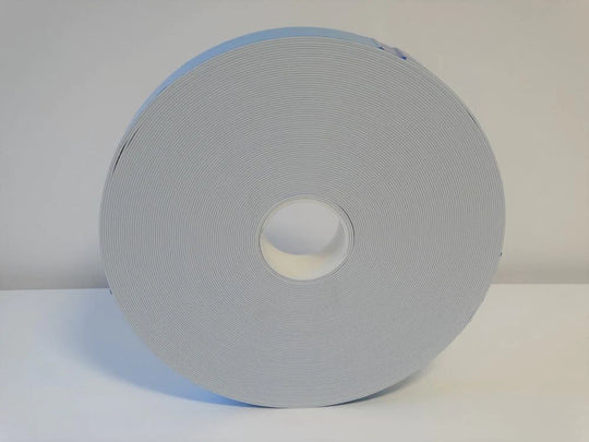 Ruban mousse de fixation 50 m, parfait pour des applications nécessitant une adhérence optimale et un montage pratique.