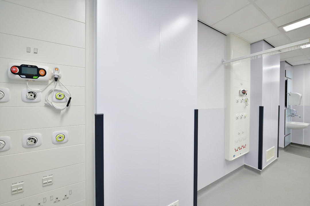 AM-CLAD Plaque PVC antimicrobien 2,5 mm, robuste et résistante, parfaite pour des espaces nécessitant des normes d'hygiène strictes.