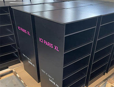 Plaque en PVC expansé noir de 10 mm, offrant une solidité exceptionnelle et une résistance accrue, idéale pour des applications industrielles et exigeantes.