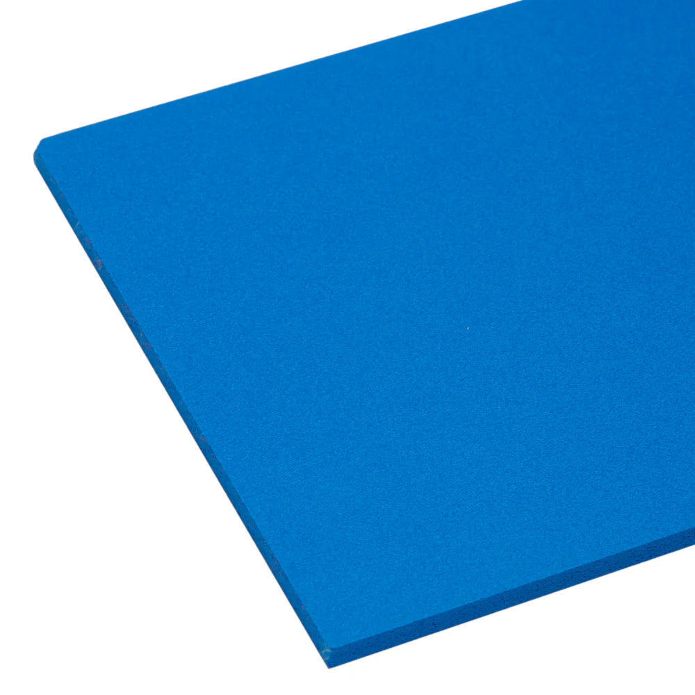 Plaque en PVC expansé bleu 3 mm, une solution légère et résistante, idéale pour diverses applications industrielles et décoratives.