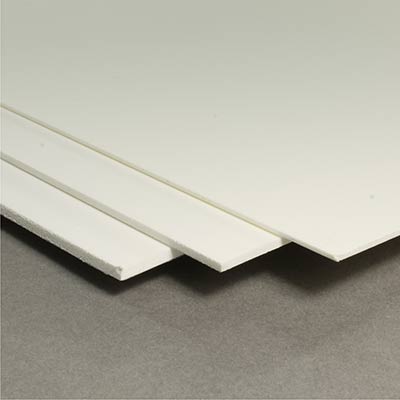 Plaque PVC expansé blanc 5 mm, résistante et facile à découper, parfaite pour des travaux de signalétique, aménagement ou revêtement dans des environnements exigeants.