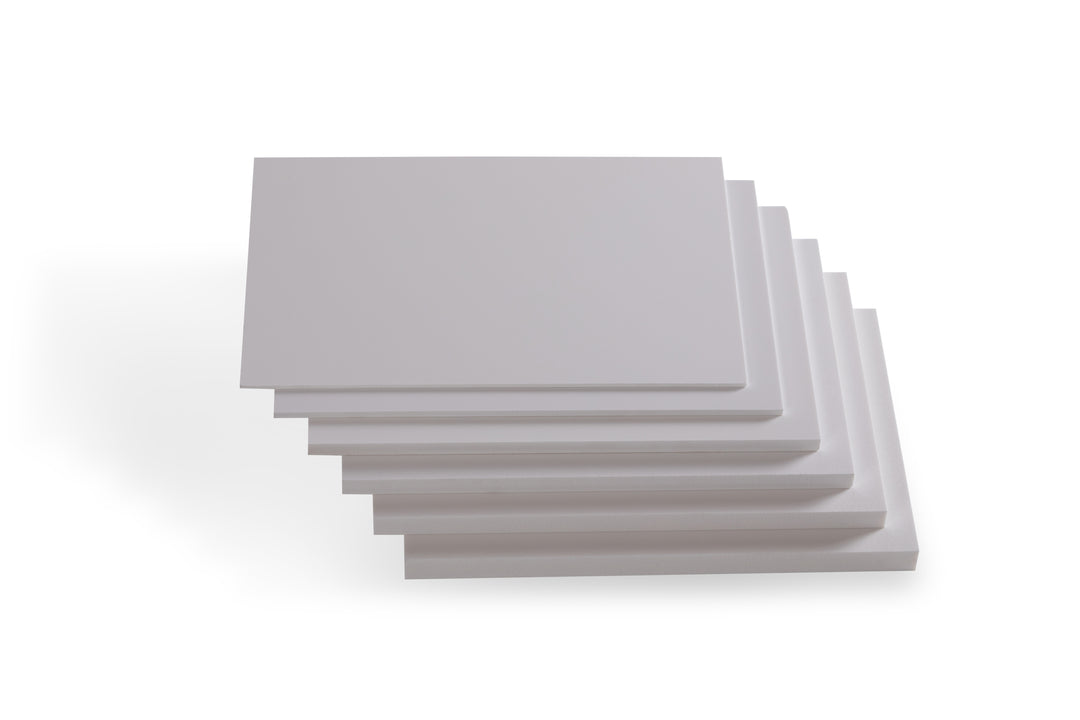 Plaque en PVC expansé noir 3 mm, parfaite pour des applications exigeant une finition esthétique et une excellente résistance aux conditions environnementales difficiles