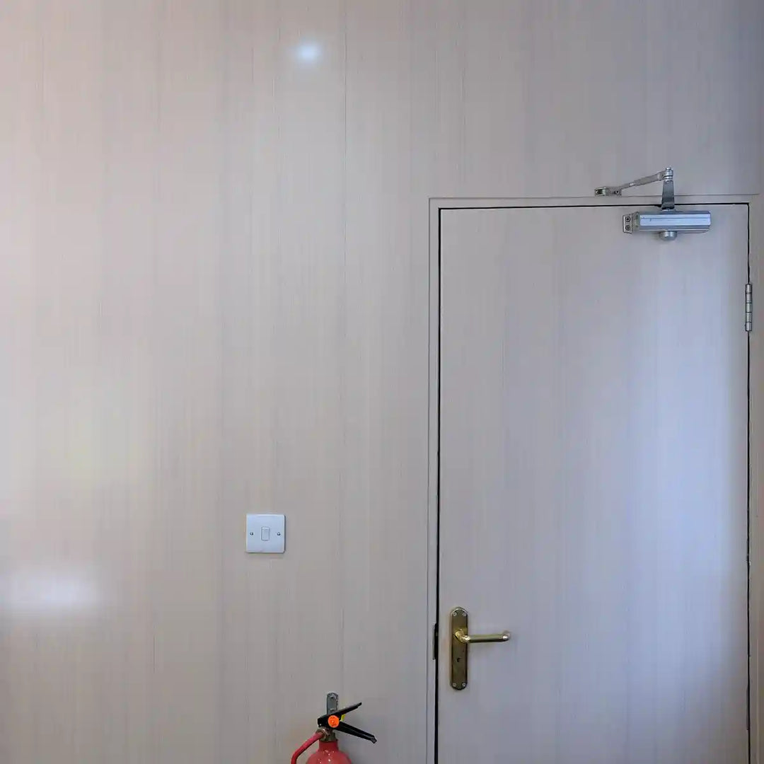 Plaque PVC décorative effet bois naturel – 2.5 mm – 2440x1220 mm