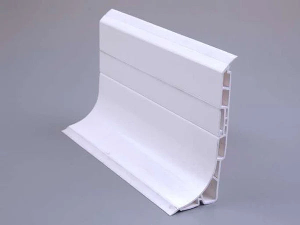 Plinthe blanche à fixation cachée de 100 mm, longueur 4 m, offrant une installation discrète et une finition propre et élégante.