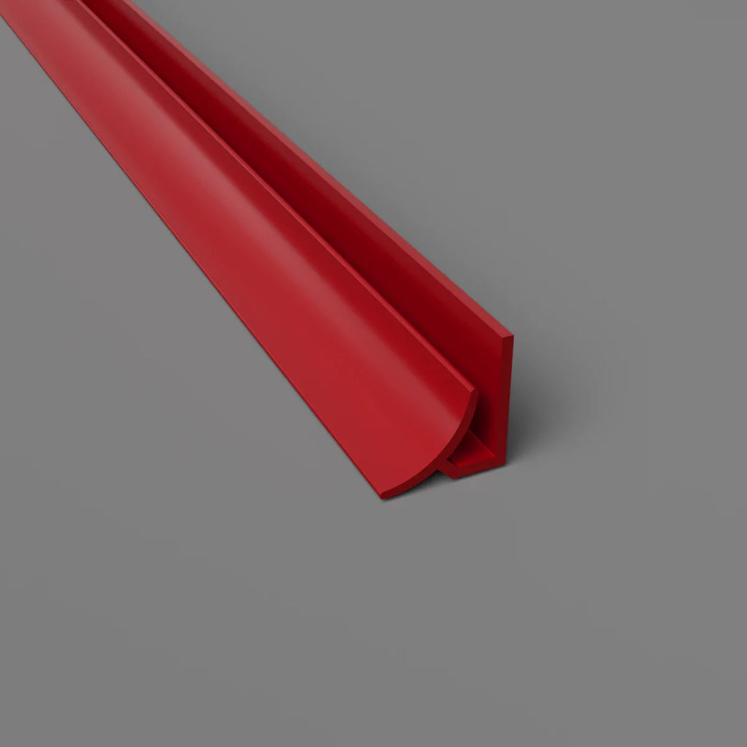 Profilé d'angle interne rouge pour feuilles de revêtement mural en PVC hygiénique de 2,5 mm, longueur 3050mm, finition satinée.