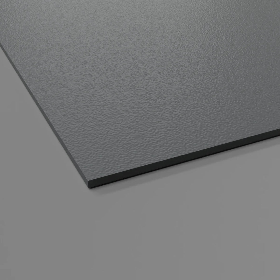 Plaque de protection murale 2 mm gris anthracite, une solution durable et résistante pour les espaces à fort trafic.