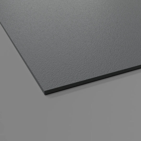 Plaque de protection murale 2 mm gris anthracite, une solution durable et résistante pour les espaces à fort trafic.