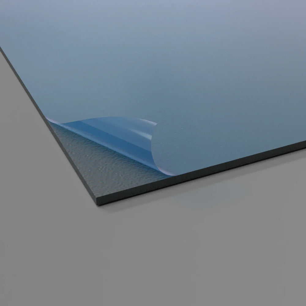 Plaque murale 2 mm gris anthracite, idéale pour les environnements exigeants, offrant une protection robuste et une longue durée de vie.