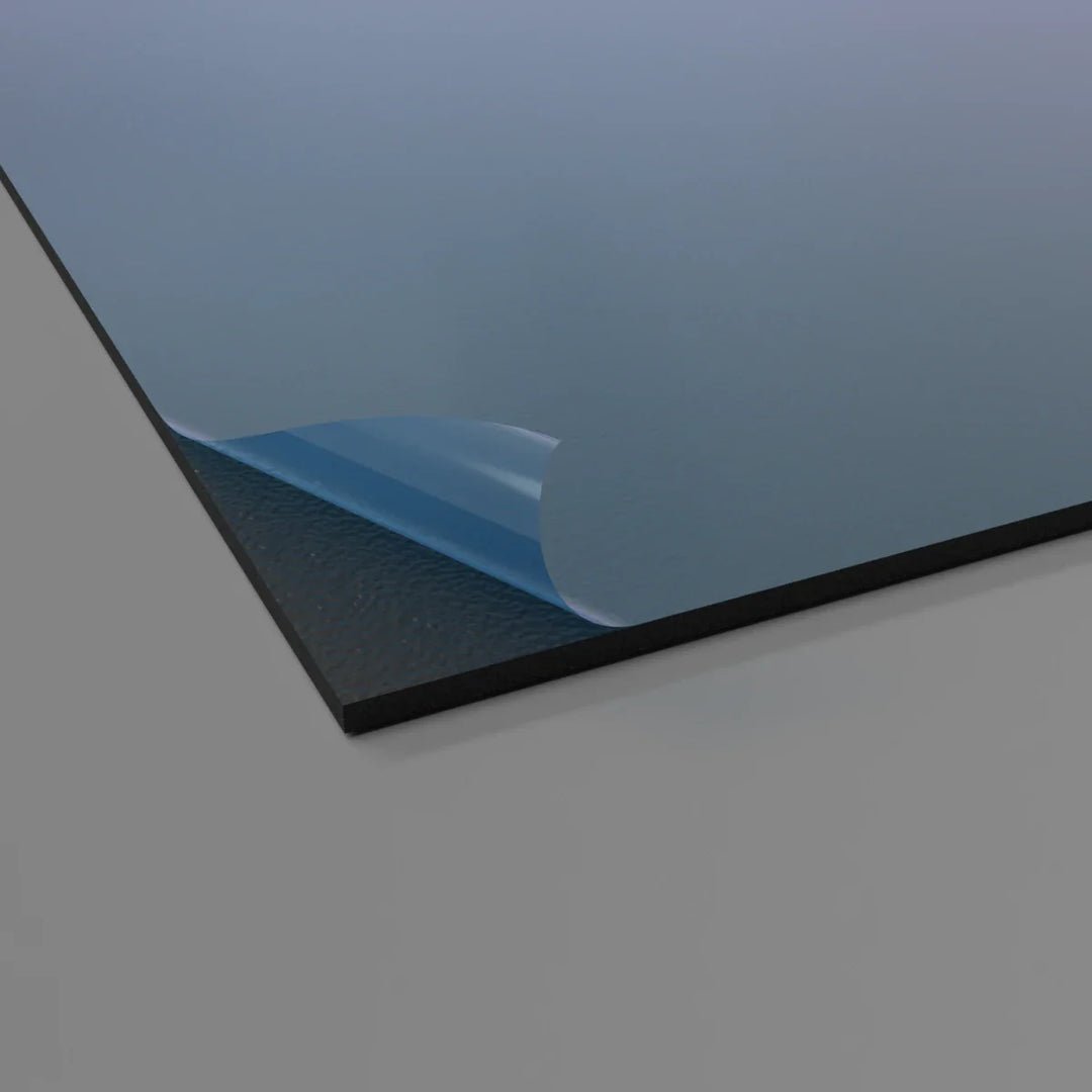 Plaque de protection murale 2 mm gris charbon, conçue pour offrir une résistance maximale et maintenir l'hygiène dans les zones à fort trafic.