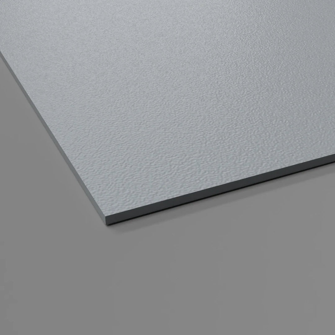 Plaque de protection murale 2 mm gris nuage, idéale pour des espaces à fort trafic, offrant durabilité et résistance.