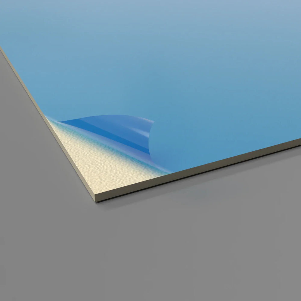Plaque murale 2 mm ivoire, alliant robustesse et facilité d'entretien pour garantir une hygiène optimale dans les espaces à usage intensif.