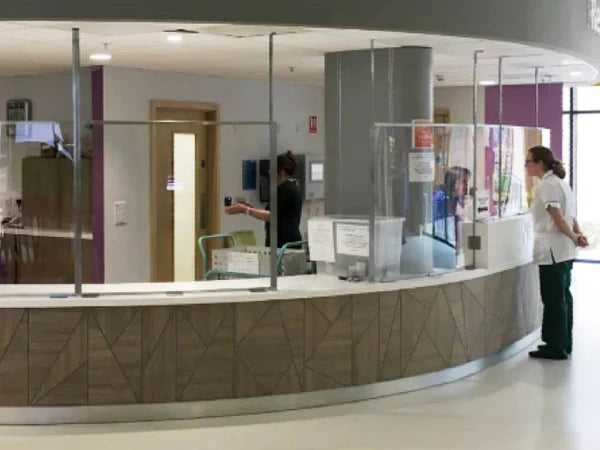 Plaque en PVC transparent, dimensions 3050 x 1220 mm, idéale pour des applications polyvalentes et durables.