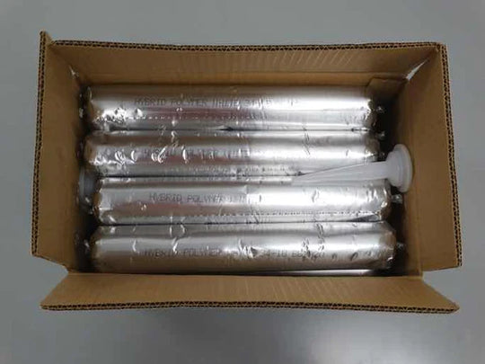 Colle en tube aluminium 600 ml, conçue pour des fixations durables et résistantes sur diverses surfaces.