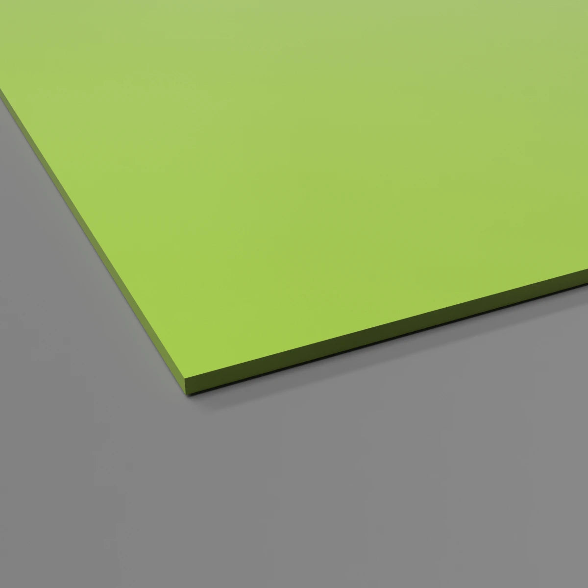 Vue rapprochée des feuilles de revêtement mural en PVC vert pomme – Feuilles en PVC hygiénique de 2,5 mm avec finition satinée, offrant une alternative moderne et résistante pour le revêtement intérieur.