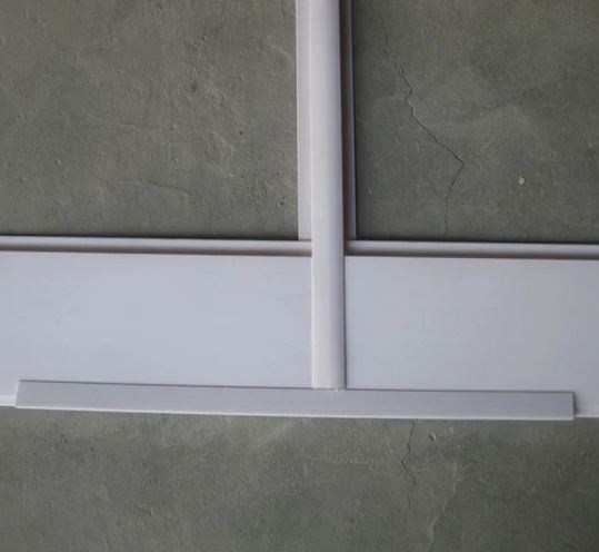 Profil H de séparation blanc, largeur 10 mm, fabriqué en matériau durable et résistant, idéal pour les applications domestiques ou professionnelles.