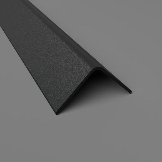 Angle de protection murale gris anthracite 50mm installé dans un environnement médical