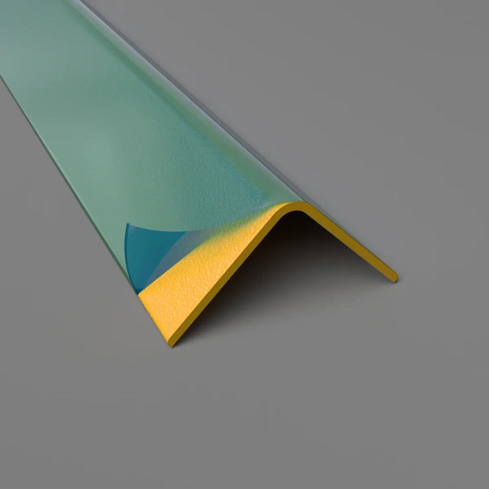 Angle de protection murale jaune bouton d'or 50mm installé dans un environnement médical