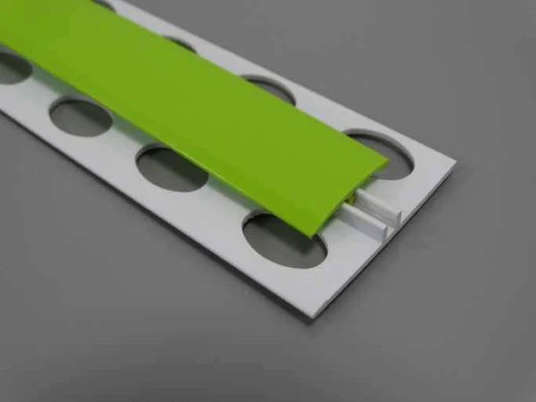 Profil de séparation H en PVC vert pomme, idéal pour des raccords frais et modernes.