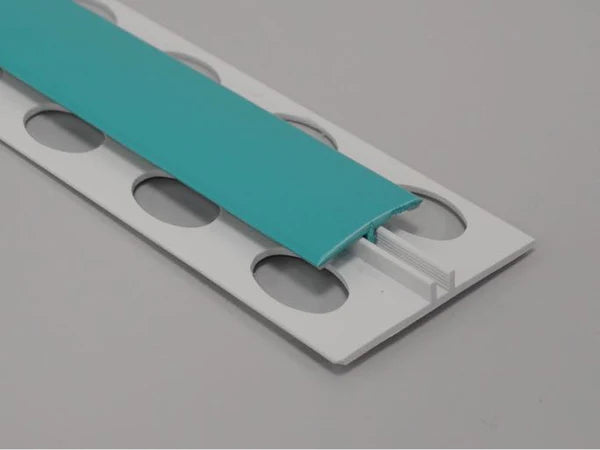 Profil de séparation H en PVC turquoise, idéal pour des raccords lumineux et modernes.