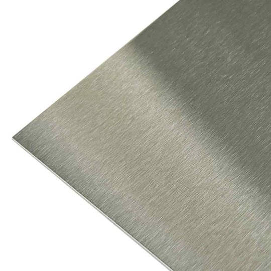 Feuille d’inox 0,9 mm, résistante aux intempéries et à la corrosion pour des usages variés.