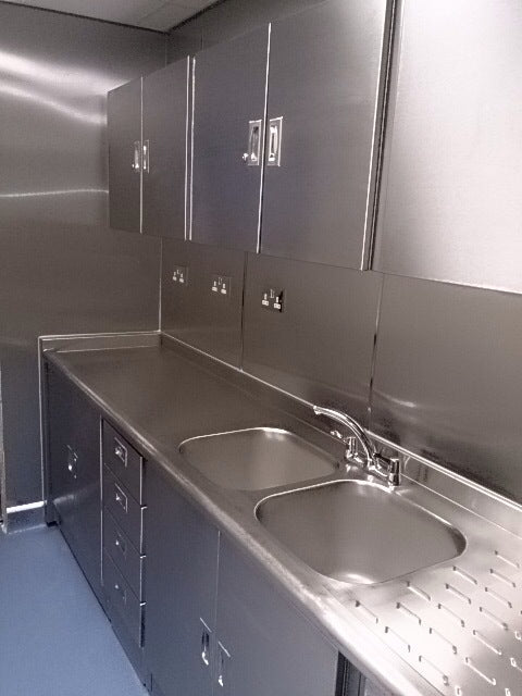Feuille inox de 0,9 mm d’épaisseur, adaptée aux projets de construction et de décoration.