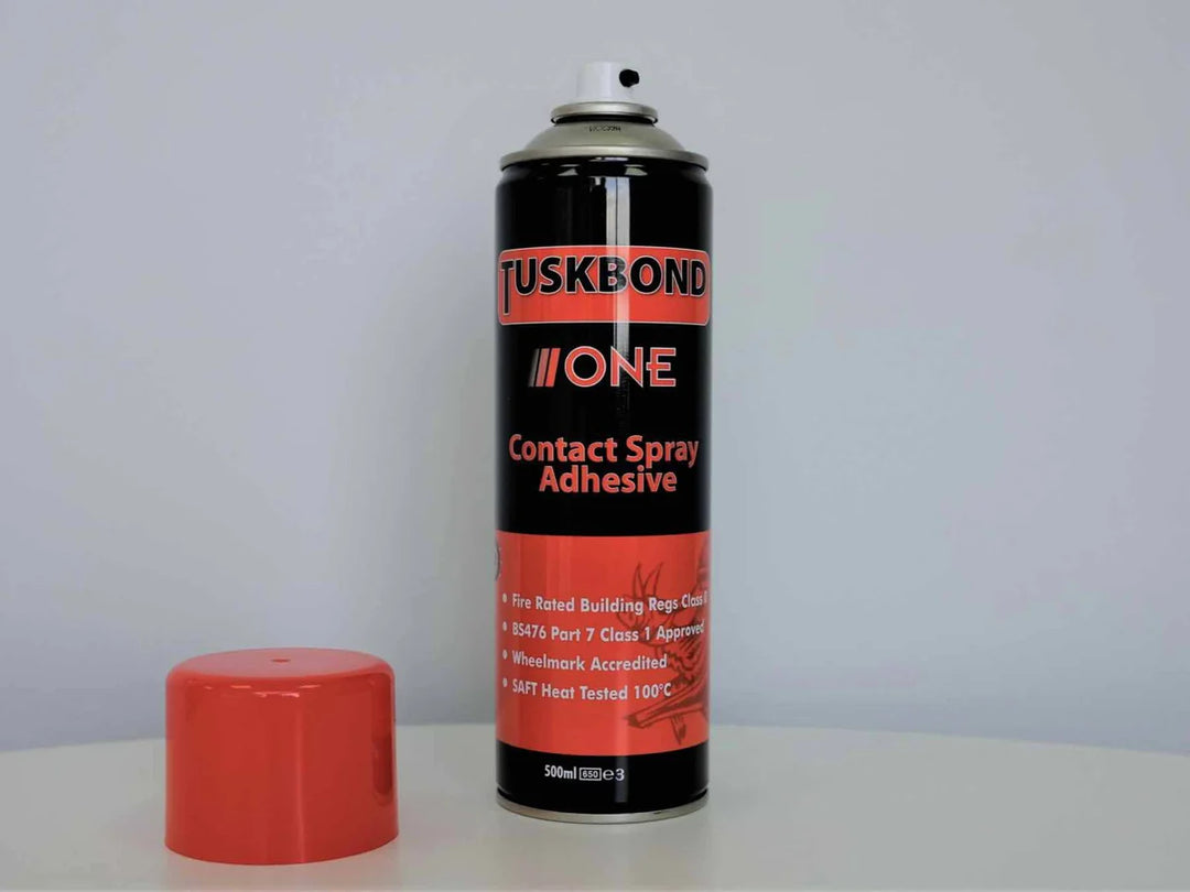 Colle en spray TUSKBOND ONE, format 500 ml, conçue pour une adhérence fiable et polyvalente.