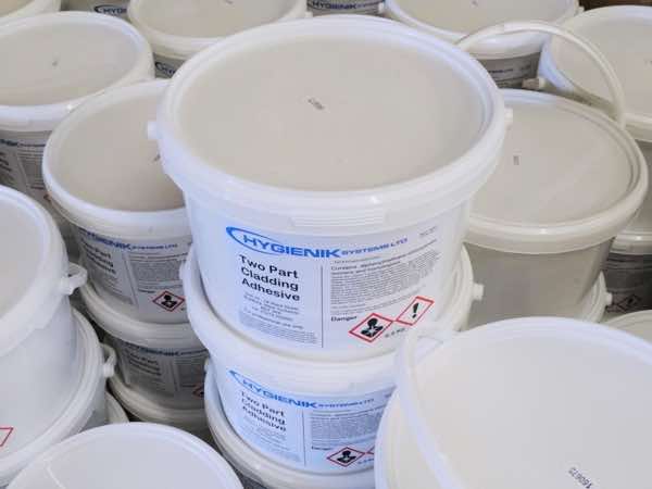 olle bi-composant 6.5 kg pour revêtement PVC, assurant une adhésion rapide et fiable pour des applications à long terme dans des environnements industriels.